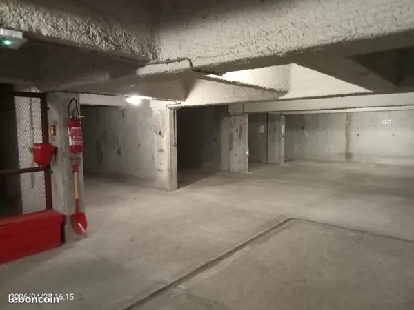 🚗 À louer - Place de parking sécurisée (Résidence Les Hauts de Lutz)