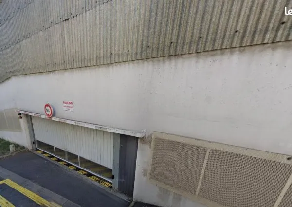 Location place parking Thiais