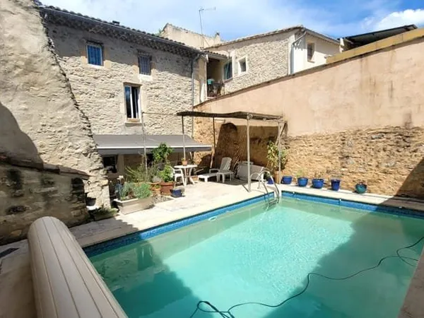 Maison de caractère avec piscine, terrasse et garage ? Centre historique
