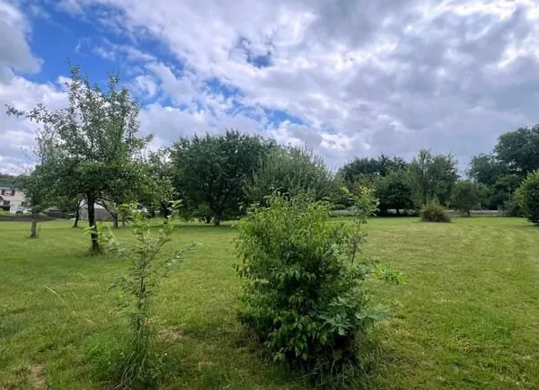 OPPORTUNITÉ RARE Terrain à bâtir à Dung 2000 m2