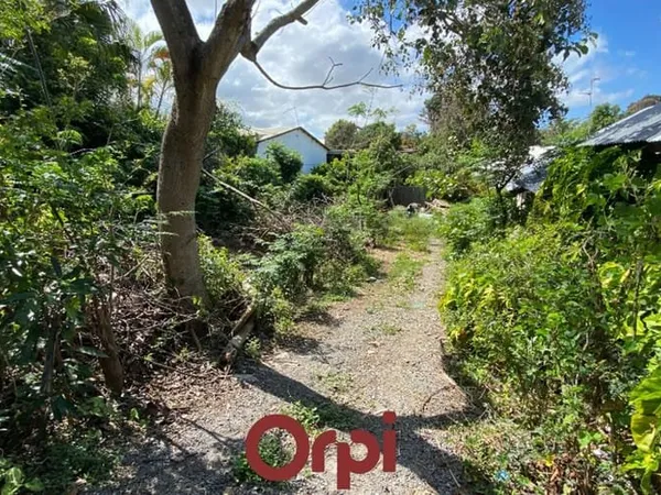 Terrain 618 m²