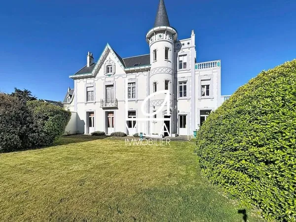 Villa 10 pièces 322 m²