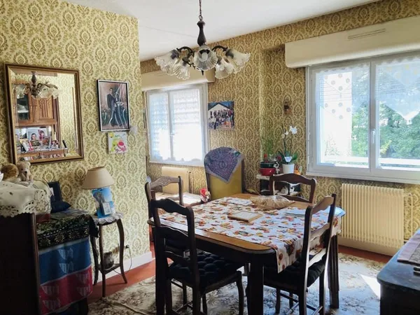 APPARTEMENT T1 BIS AVEC GARAGE, CAVE ET STATIONNEMENT PRIVAT