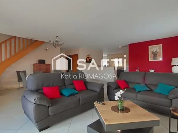 Le confort absolu : 175 m² habitables - 4 chambres - piscine au sel