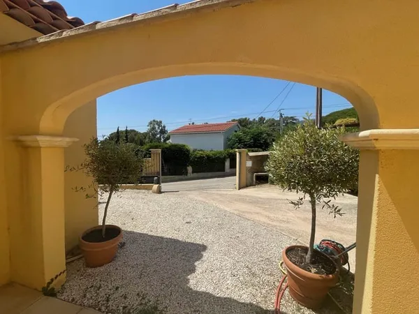 LA GARDE: Belle villa majoritairement de plain pied de 165 m2