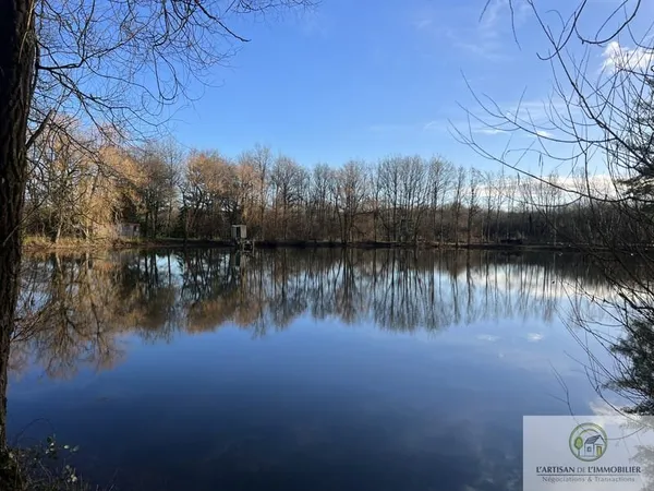 LE CADRE IDEAL POUR CE TERRAIN DE LOISIRS