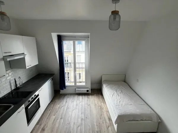 Loue studio meublé 18m² refait à neuf et très lumineux à Neuilly-sur-Seine