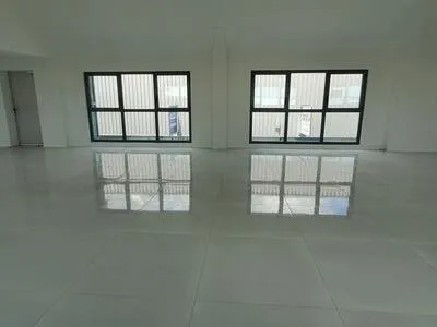 LOCAL RENOVE DE 80M² JARRY