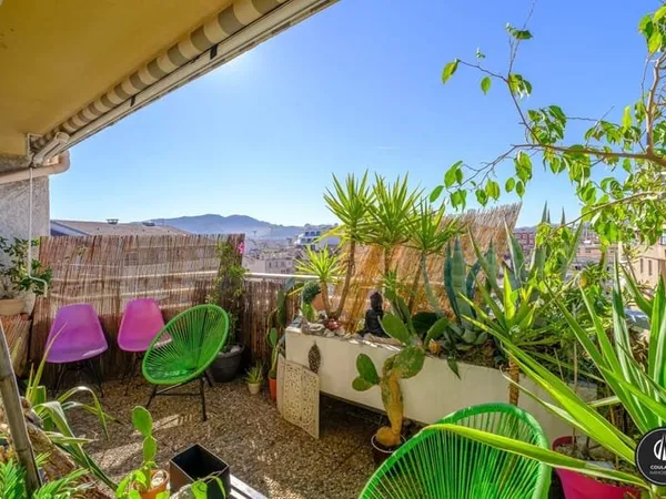 Marseille 8ème À vendre Viager occupé Appartement au dernier étage avec double extérieur