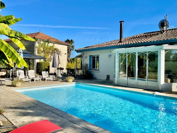 LOT et GARONNE- Laroque Timbaut-Ensemble de 2 Maisons, Piscine, Dépendances sur 5 Hectares