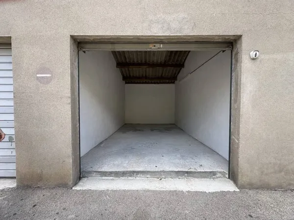 Stationnement Location Nîmes   100€