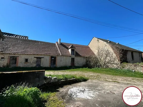 Ancien corps de ferme à rénover 190m² AINAY LE VIEIL