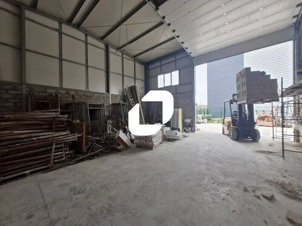 Local d'activité 190 m²