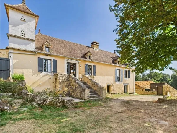 Maison spacieuse entièrement rénovée de 3/4 chambres et gîte de 2 chambres avec piscine