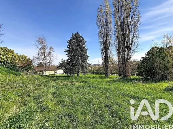 Terrain 826 m²