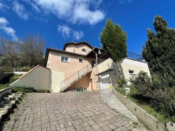 Maison familiale 4 chambres avec piscine à La Tour-du-Pin