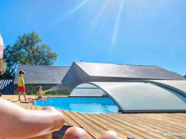 Grange rénovée avec piscine - grands volumes dans un esprit loft
