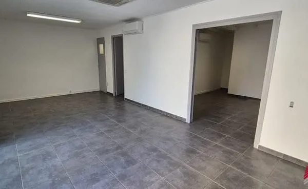 Local 2 pièces 55 m²