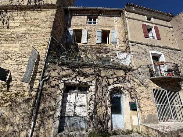 Petite maison de village à gros potentiel