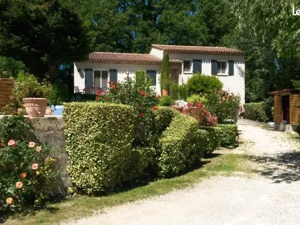 Superbe propriete avec dépendance et vue château