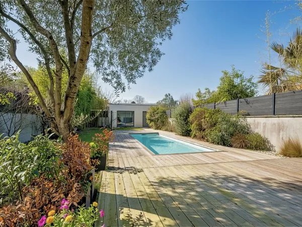 Vends maison contemporaine avec piscine