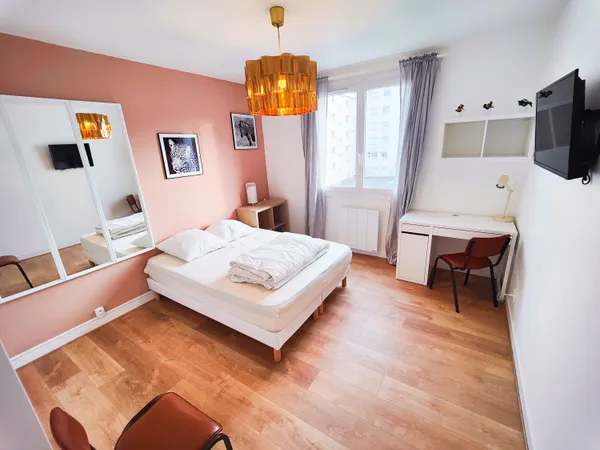 Loue 1 chambre dans T4 colocation 70m² - Entièrement meublé et équipé avec Salon