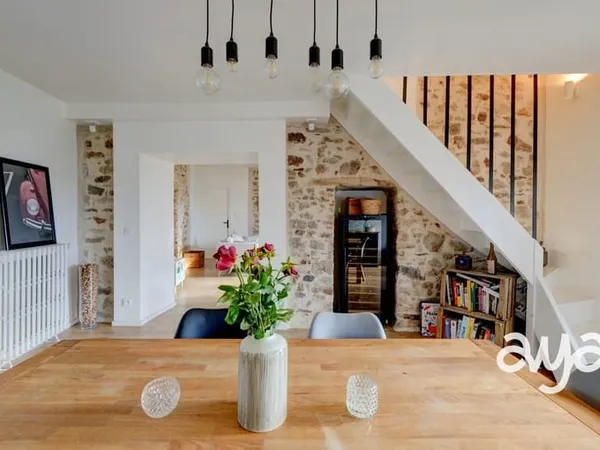 Maison en pierre rénovée en hameau