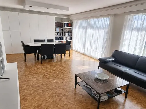 94210 Appartement climatisé 1117 M², 4 Chambres, Cave et Parking