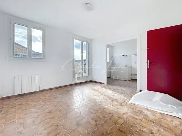 STUDIO AVEC GRANDE TERRASSE