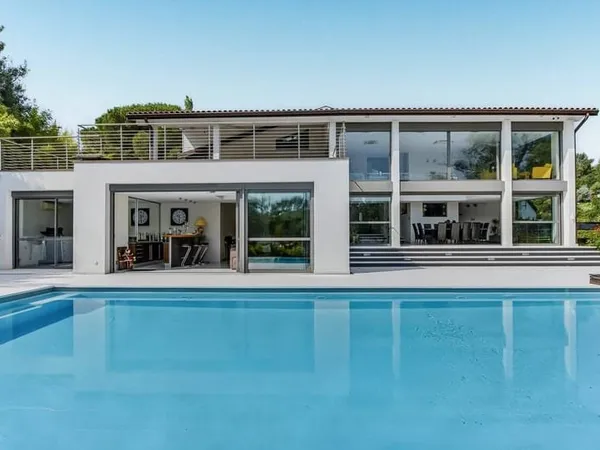 Villa 10 pièces 400 m²