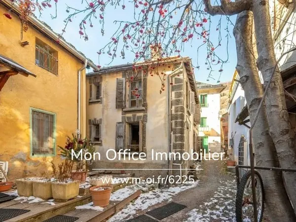 Référence : 6225-Clg - Maison de village à rénover 110 m² + jardin
