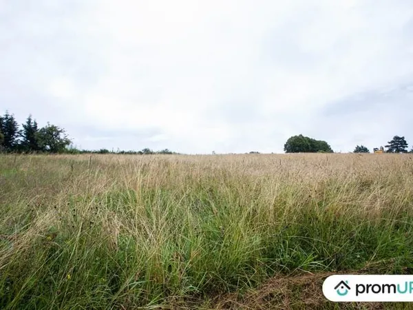 Terrain constructible de 1369 m² à Turenne