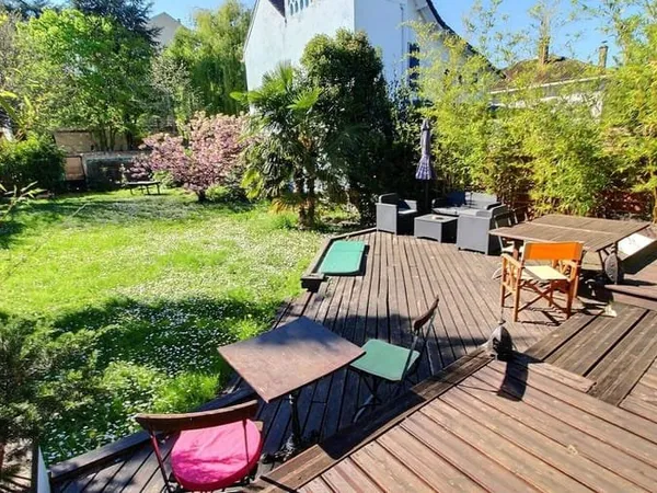 Maison 8 pièces 262 m²