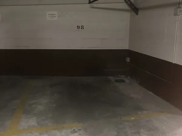 Loue parking 8m²