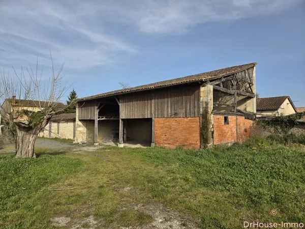 Projet de Rénovation à Saint-Estèphe avec Immense Terrain