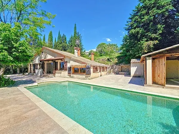 Villa de charme avec Piscine et vue panoramique exceptionnelle à Callian