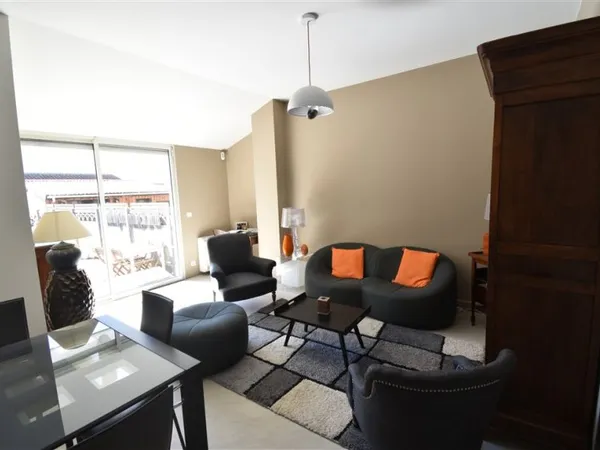 Vends échoppe rénovée avec jardin et piscine