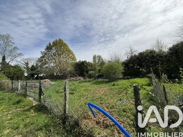 Terrain 683 m²