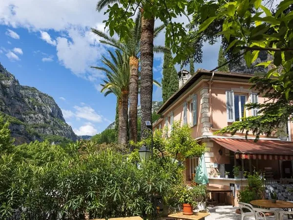 Tourrettes Sur Loup : Auberge À Vendre