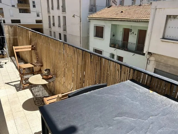 Toulon st jean: beau T2 loué 44 m2 avec cave et balcon