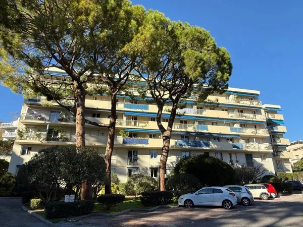 NICE OUEST, 3 pièces de 58 m² avec balcon, cave et parking