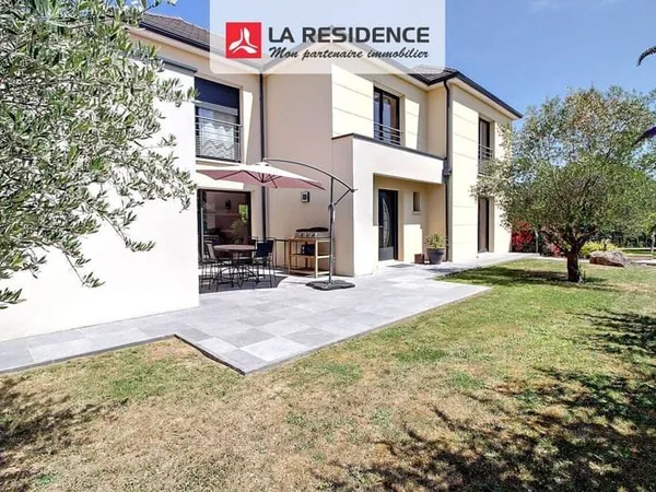 Villa 10 pièces 210 m²