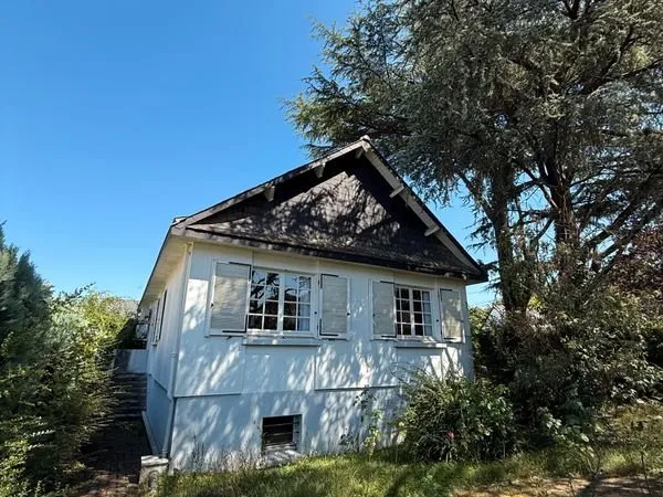 Maison proche centre ville avec jardin et garage double