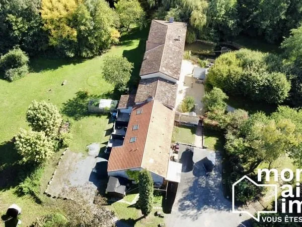 Ensemble immobilier de charme sur 4.5 hectares