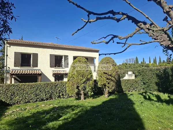 Maison 6 chambres avec grand jardin - Saint Etienne du Grès