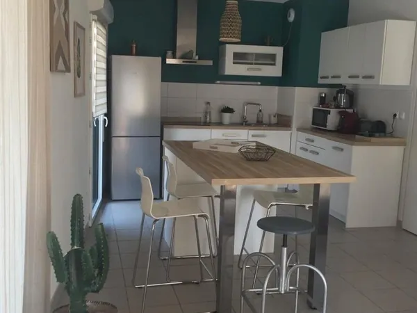 Appartement 3 Pièces 66m2 Port Marianne