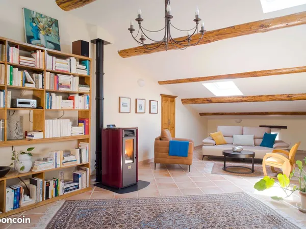 Maison de caractère entièrement rénovée avec soin, proche Luberon et Ventoux, sur le plateau d'Albio