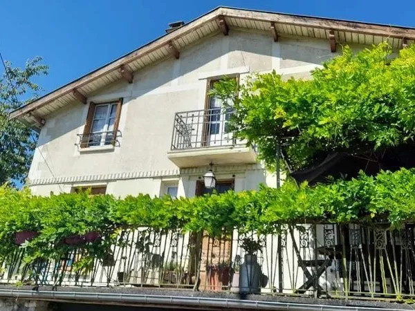MAISON DE CARACTÈRE DANS UN CADRE UNIQUE