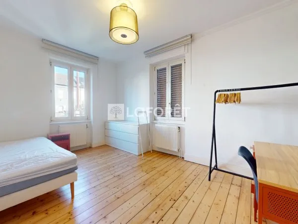 Chambre de service 1 pièce 62 m²