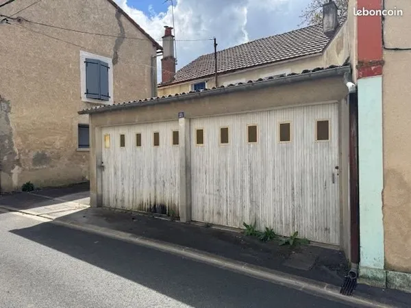 Parking/box Montmorillon